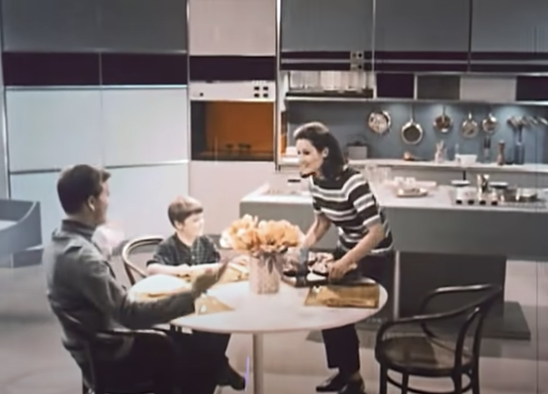 Future Family eating dinner in 1999, as imagined in the 1960's.